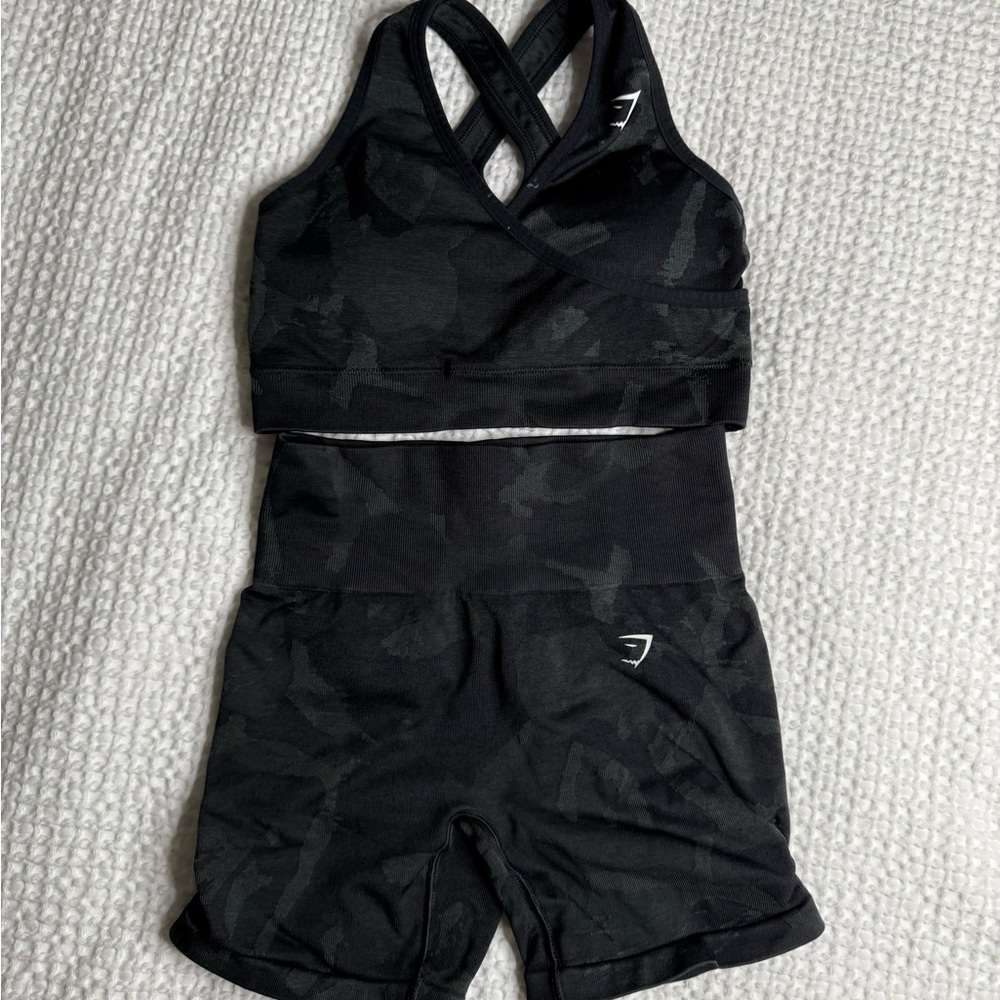 Adaptive Camo Set Shorts & Sports Bra